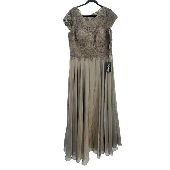 La Femme Mother of the Bride Lace Maxi Dress Short Sleeve Taupe Size 20 NWT - Picture 5 of 11